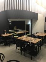 Salle de restaurant et lustre monumental